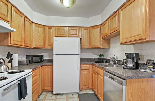 Evanston Apartment | Church 1100-301