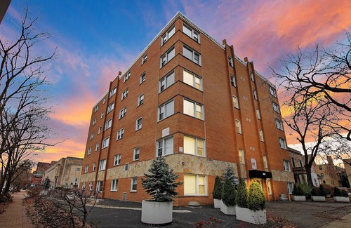 Evanston Apartment | Church 1100-301