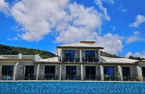 San Roque Apartment | The Waterfront Oasis
