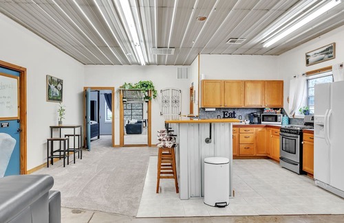 Stillwater House | Huge Game-room Style Barndo 1 Bedroom Farmhouse