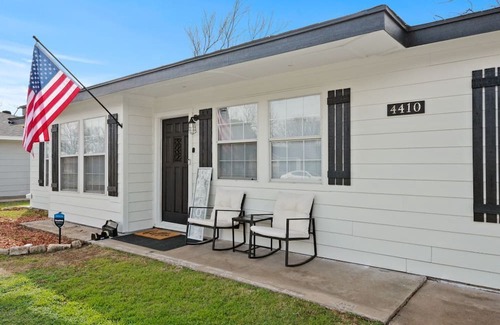 Wichita Falls House | CHARMING ALL-AMERICAN COTTAGE