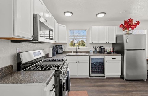 Wichita Falls House | CHARMING ALL-AMERICAN COTTAGE