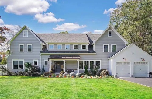 Westport House | Spacious 5-bedroom house in Westport