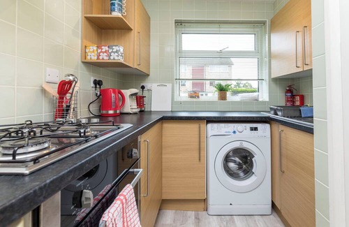 Horsham Apartment | Cosy 1 Bed Maisonette - Ground Floor