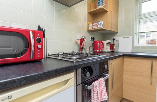 Horsham Apartment | Cosy 1 Bed Maisonette - Ground Floor