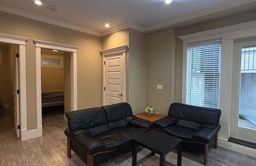 Dunbar House | 2 bedrooms in Vancouver west area