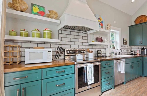 Isle of Hope Historic District House | New! Isle of Hope Coastal Cottage Near Downtown