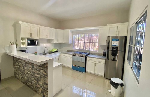 El Porvenir House | Casita near the airport and in the center of El Salvador.
