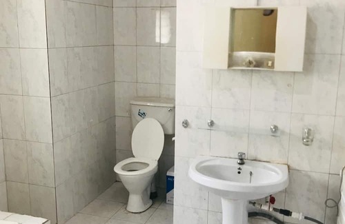 Nungua House | Charming 1-bedroom apartment with AC ,washing machine and WiFi in Accra Region