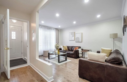 Ahuntsic-Cartierville Apartment | Relaxing Montreal 3 BR Appartment, close to transport and services
