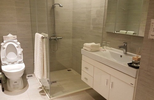 Prince Edward Bed & Breakfast | 3 Bedrooms 1 Study 3 Bathrooms