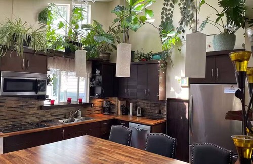 Coquitlam House | Hidden Haven in the middle of the city with jacuzzi and pool table