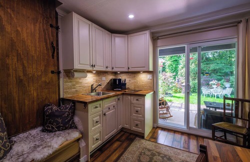 Coquitlam House | Hidden Haven in the middle of the city with jacuzzi and pool table