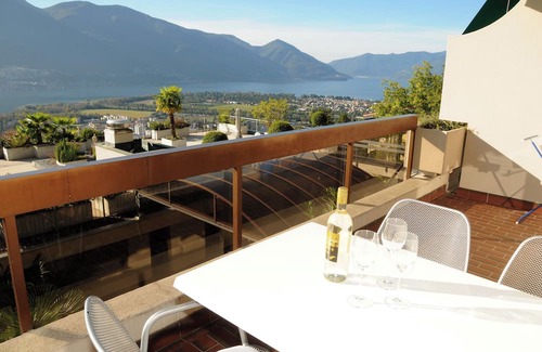 Orselina Apartment | Large apartment on the 1st floor for 1-2 persons.