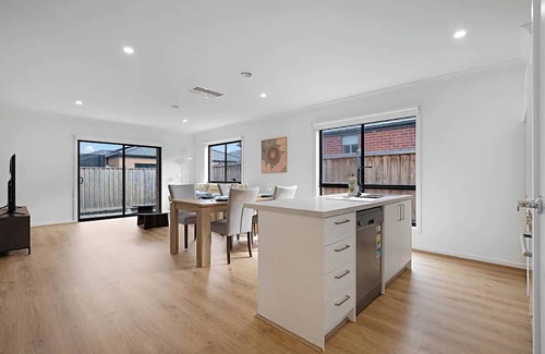 Melton South House | Stylish & Perfect for Relaxation