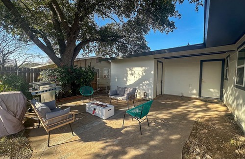 Abilene House | Mid-Mod Marvel - A 3 Bed/2 Bath Mid-century Home in SW Abilene