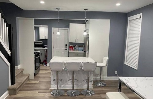Howard Park House | Luxury*3BR/3BA*Home w/Private*Parking*Top*Locationnn