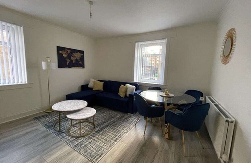 Greenock Apartment | Stunning 2-Bed Apartment in Greenock - Sleeps 6