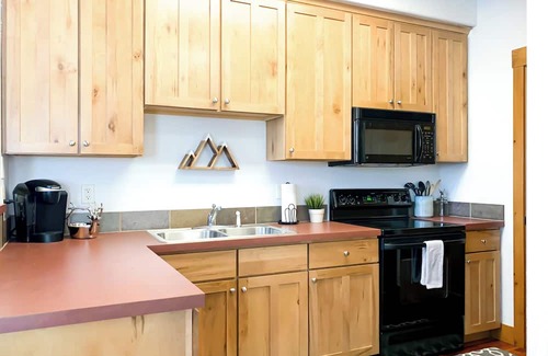 Silvercreek Condo | Lucky Horse - Cozy 1 BR/1BA ski in/ski out condo in Granby Ranch