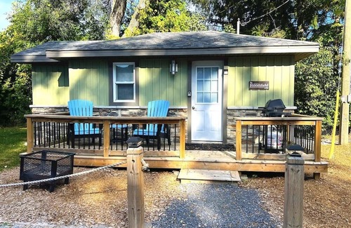 Bloomfield House | The Bloomfield: Westlake Couple's Cottage