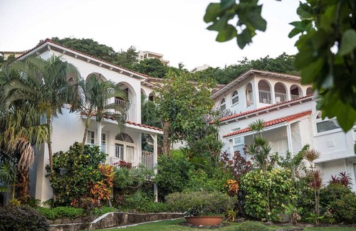 Morne Rouge House | Tropical 1BR Deluxe Villa: Balcony, Ocean View & Farm-to-Table Dining, Pets!