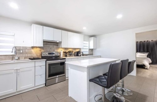 Abbotsford House | Spacious: Close to Airport ~ Pool ~ Hot Tub
