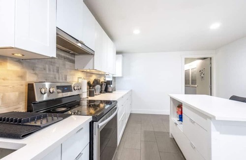 Abbotsford House | Spacious: Close to Airport ~ Pool ~ Hot Tub