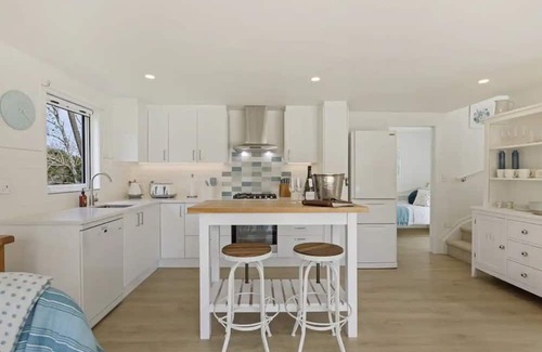 Leigh Cottage | Songbird Cottage - a luxury dog friendly hideaway