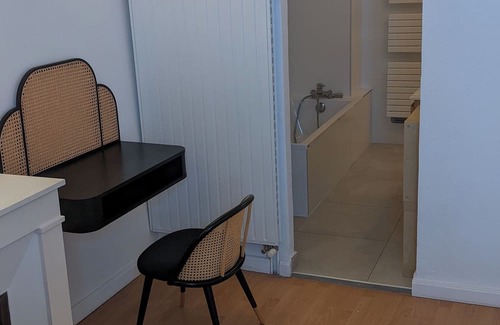 Le Thor Bed & Breakfast | Chambre Voltaire, terrace on the banks of the Sorgue
