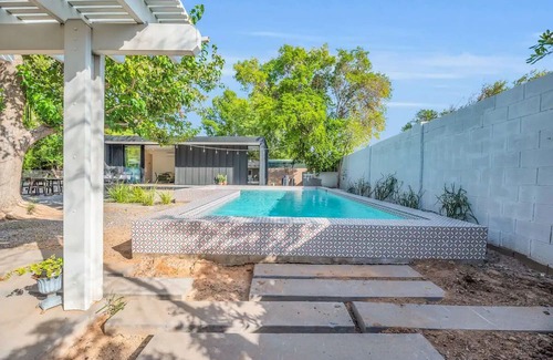 Alhambra House | The Phoenix Sanctuary Guesthouse - Saltwater Pool & Dog Friendly