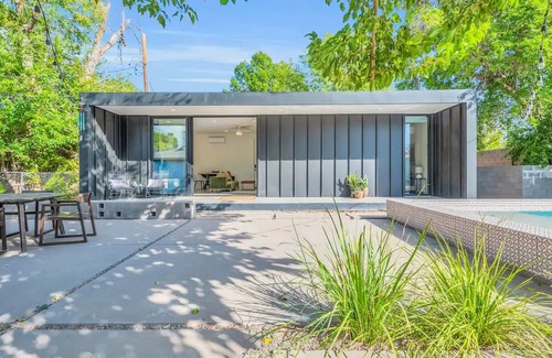 Alhambra House | The Phoenix Sanctuary Guesthouse - Saltwater Pool & Dog Friendly