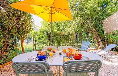 Le Lavandou Apartment | SELECT' - Garden apartment downtown !