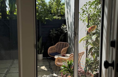 Mid-Wilshire House | Dreamy California Bungalow in the middle of Los Angeles.