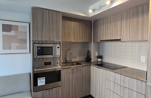 Bay Cloverhill Condo | Luxury Downtown Condo, Prime Location!
