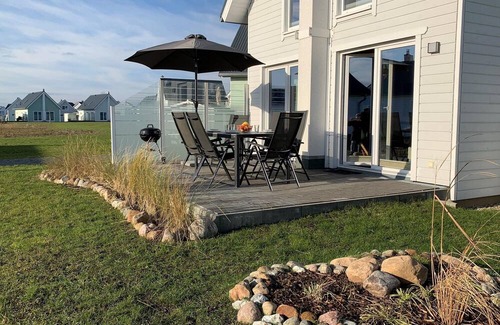 Olpenitz House | Baltic Sea time-out - infrared sauna, fireplace, shower, 3 smart TVs, terrace, parking lot