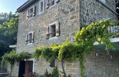 Oprtalj Cottage | Charming 2-bedroom cottage with swimmingpool in welcoming Oprtalj with WiFi, AC