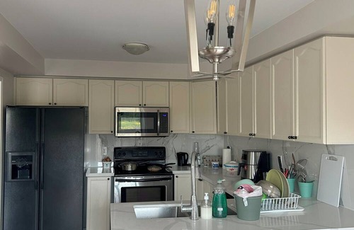 Brampton House | 2 Bed and 1.5 Bath Rooms