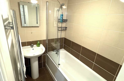 Hammersmith and Fulham Apartment | Cosy 1-bed flat in Fulham near Chelsea Stadium!