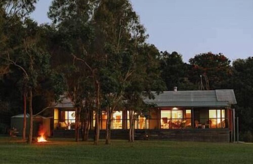 Mowbray House | Valley Views Lodge- Country home in Port Douglas