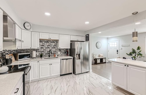 Lamar Heights Area House | 2BR Private Getaway w/Fenced Yard, Pet Friendly
