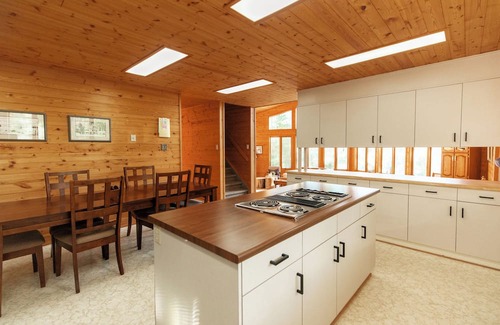 Victoria Beach Cabin | Magical lakefront cabin retreat in Victoria Beach!