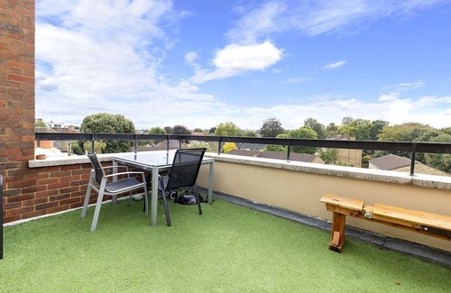 West Putney Apartment | Amazing 4BR Flat with Beautiful Terrace
