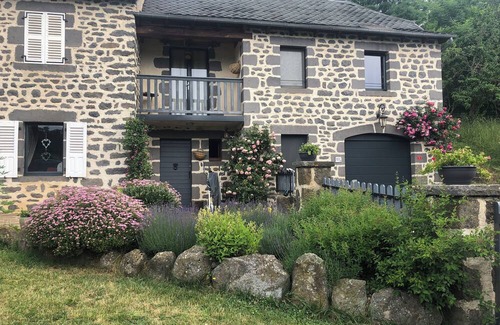 Oradour House | House with exterior