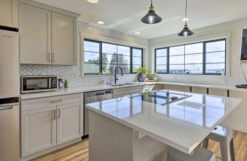 West End House | 'Ruston Retreat' - Mod Home w/Rooftop Deck!