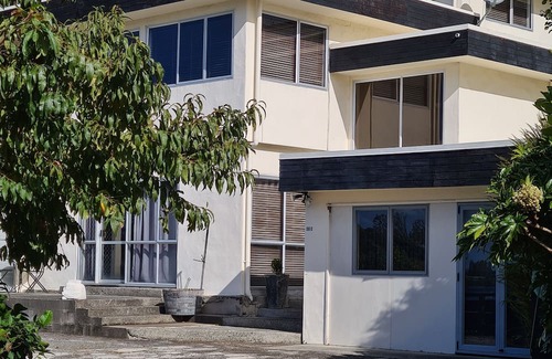 Tauranga House | Spacious Avenues Upstairs Apartment. Close to QEII and downtown Tauranga