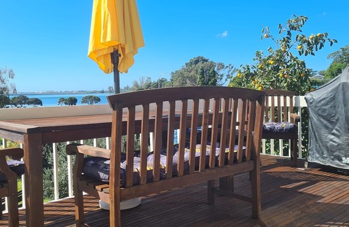 Tauranga House | Spacious Avenues Upstairs Apartment. Close to QEII and downtown Tauranga
