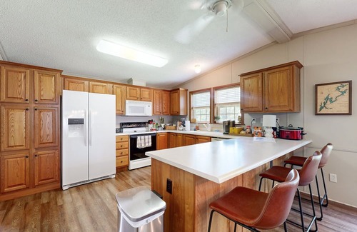 Stemley House | Lakefront dog friendly retreat w/boat ramp & dock