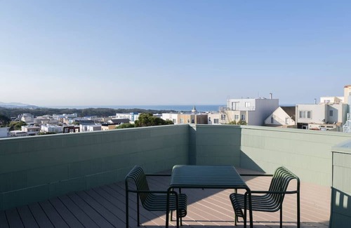 Outer Richmond Apartment | NEW! Spacious Getaway wPrivate Deck Close to Beach