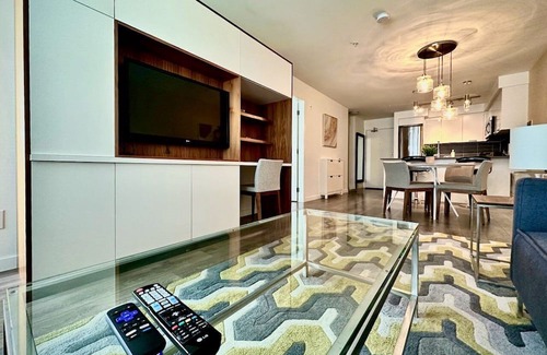 Inner Harbour Condo | Stylish Spotless One Bedroom Downtown! Includes Parking