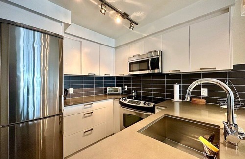 Inner Harbour Condo | Stylish Spotless One Bedroom Downtown! Includes Parking